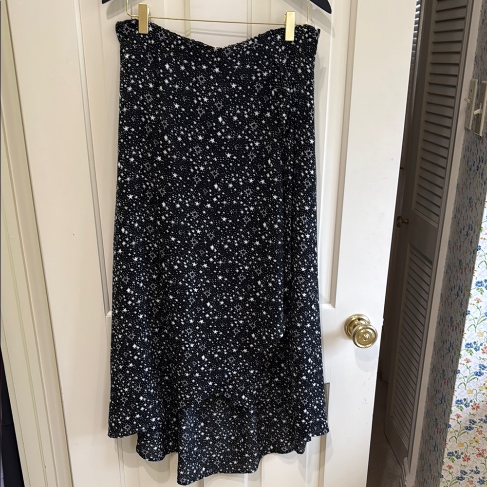 Le Lis Hi-Low Maxi Skirt black with white star print